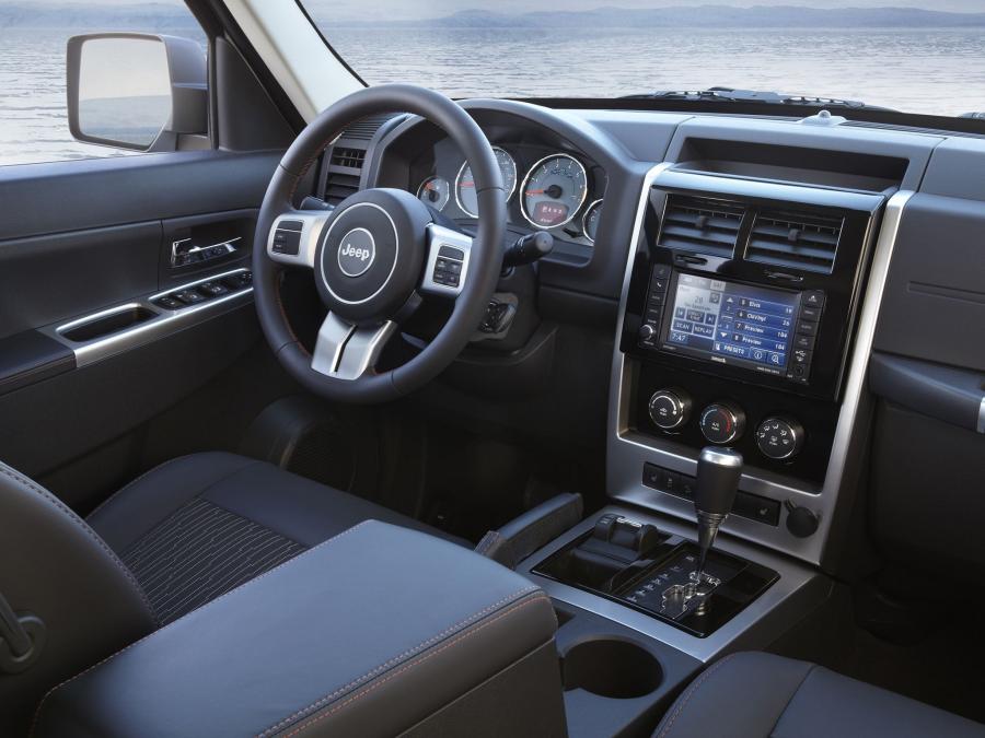  Jeep Liberty Arctic 2012 года  (фото 15 из 17)